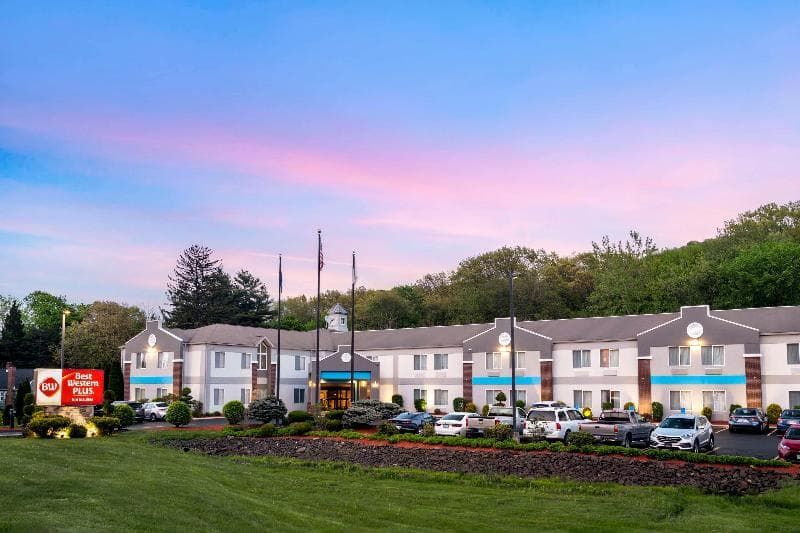 Best Western Plus New England Inn & Suites photo 1
