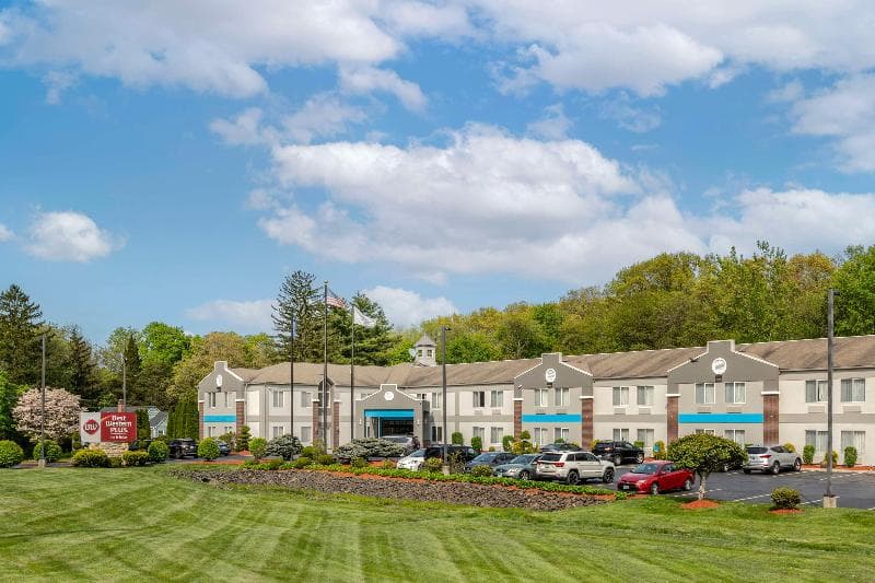 Best Western Plus New England Inn & Suites 2