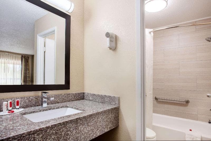 Baymont by Wyndham Lake City 5