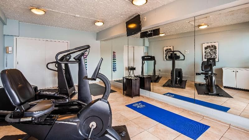 Best Western Plus Yacht Harbor Inn 2