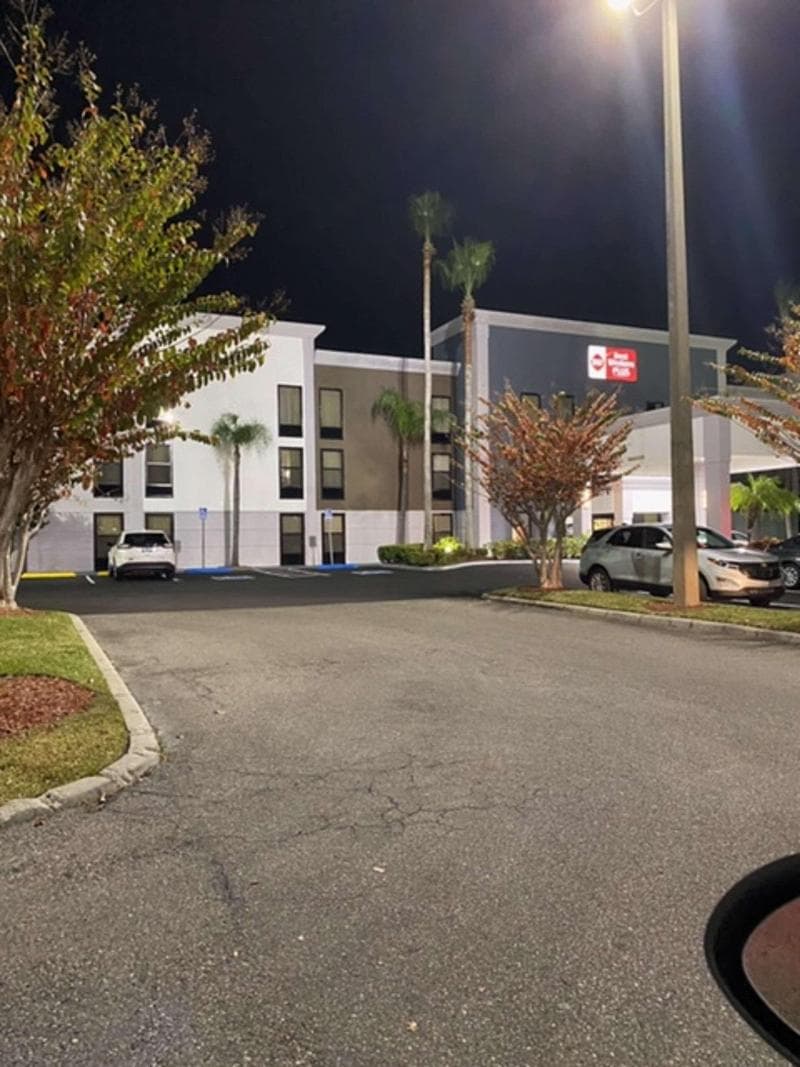 Best Western Plus Universal Inn 2
