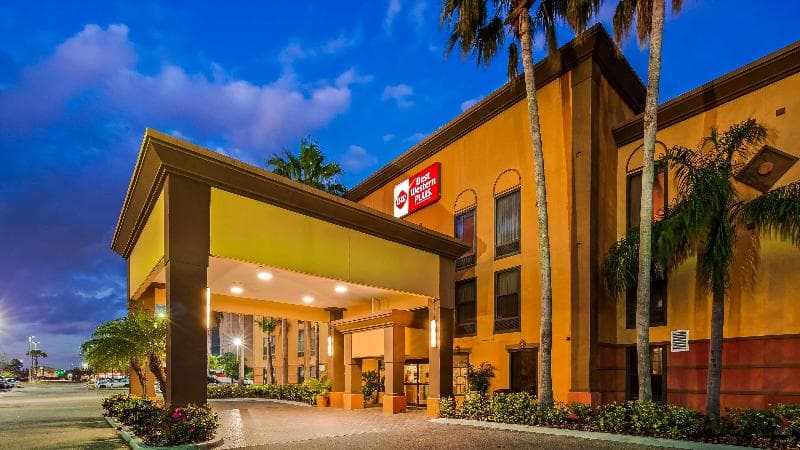 Best Western Plus Universal Inn 3