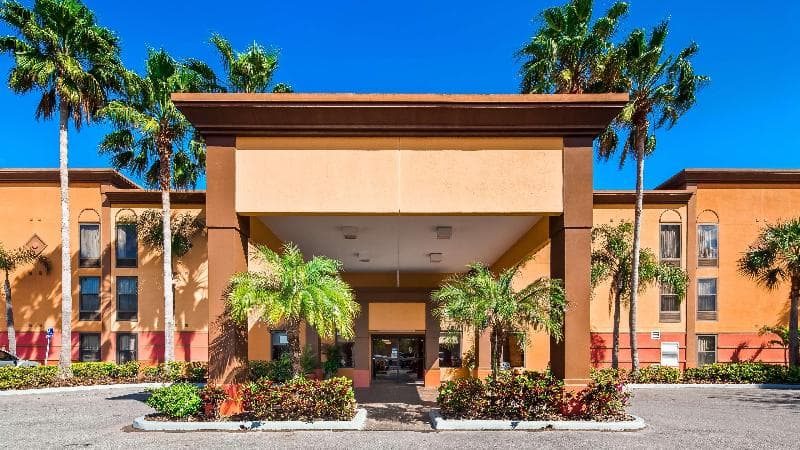 Best Western Plus Universal Inn 4