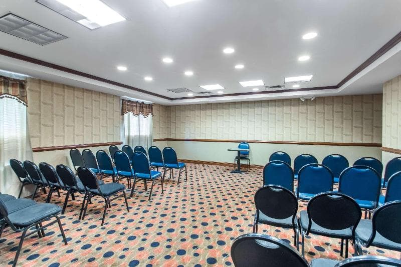 Days Inn & Suites by Wyndham Fort Pierce I-95 photo 1