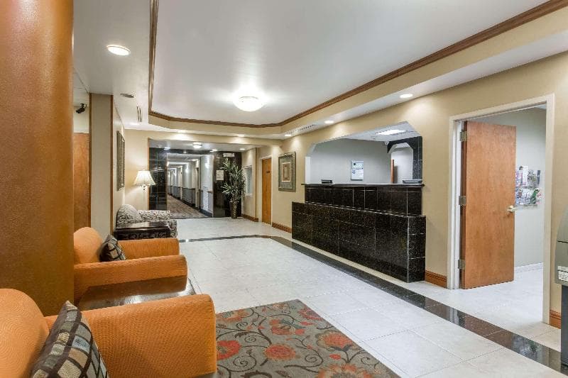 Days Inn & Suites by Wyndham Fort Pierce I-95 5
