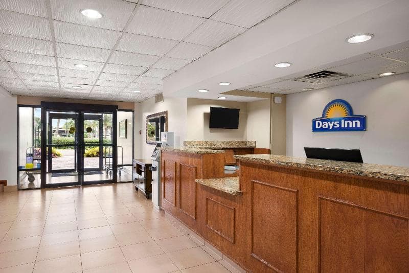 Days Inn by Wyndham Jacksonville Airport 5