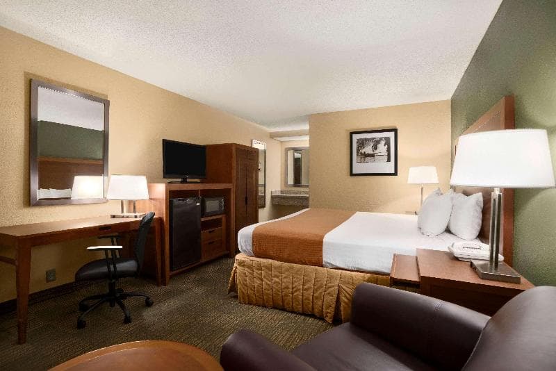 Days Inn by Wyndham Jacksonville Airport 3