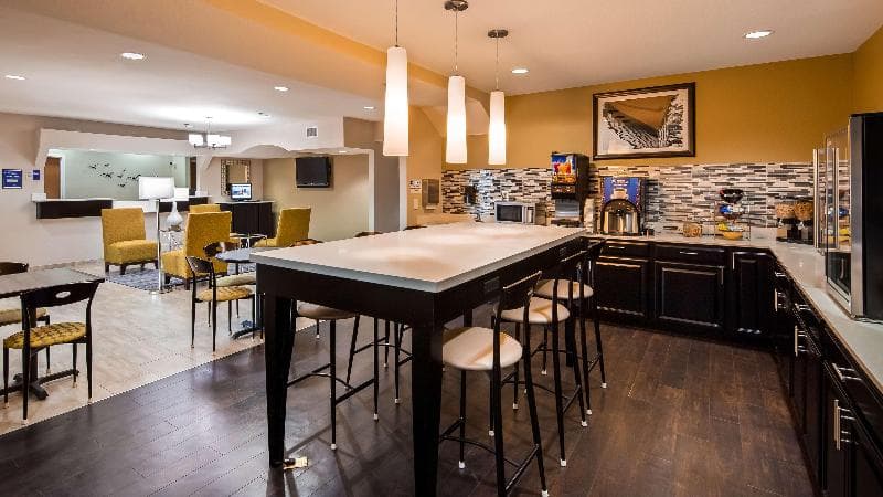 Best Western Edgewater Inn 2