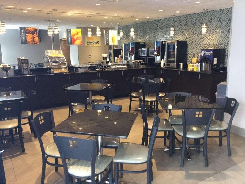 Days Inn & Suites by Wyndham Bonita Springs North Naples 2