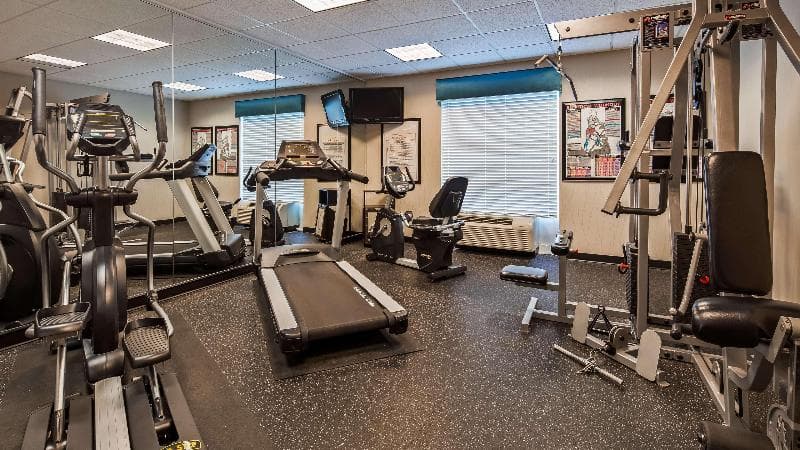 Best Western Plus Chain of Lakes Inn & Suites 2