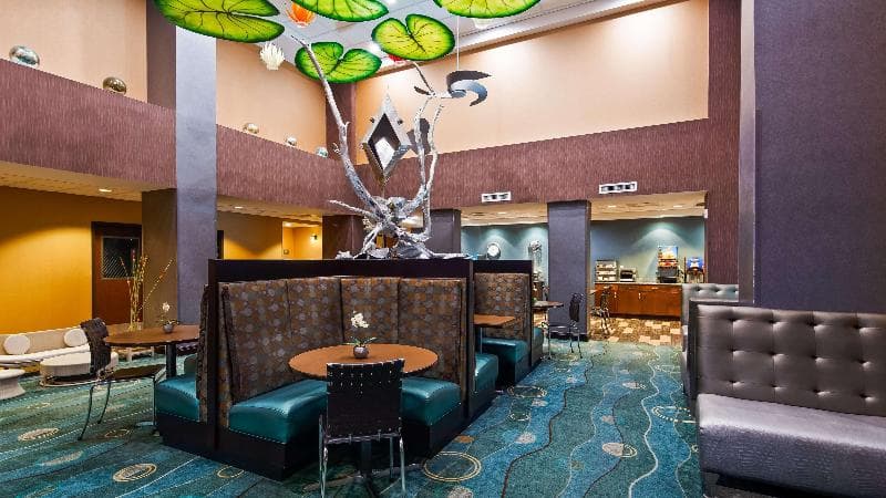 Best Western Plus Chain of Lakes Inn & Suites 3