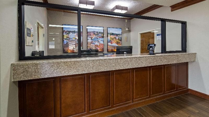 Best Western Inn & Suites 5
