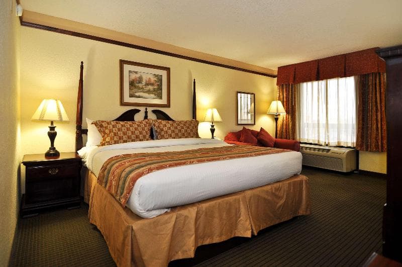 Best Western Colonial Inn 4