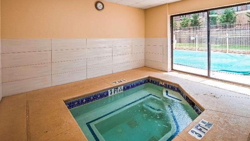Best Western Plus Hotel & Suites Airport South 2
