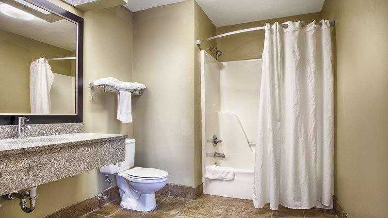 Econo Lodge 5