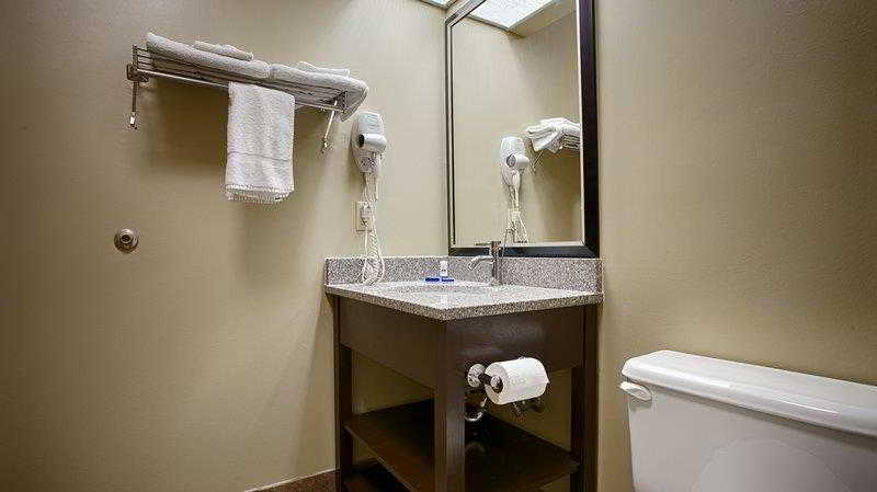 Econo Lodge 3