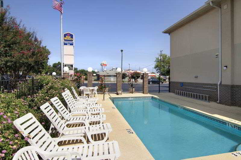 Econo Lodge 4