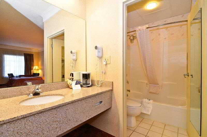 Hawkinsville Inn & Suites 5
