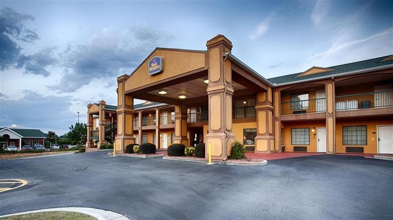Hawkinsville Inn & Suites 2