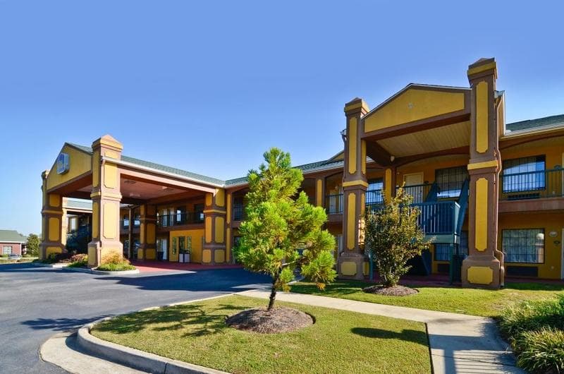 Hawkinsville Inn & Suites 3