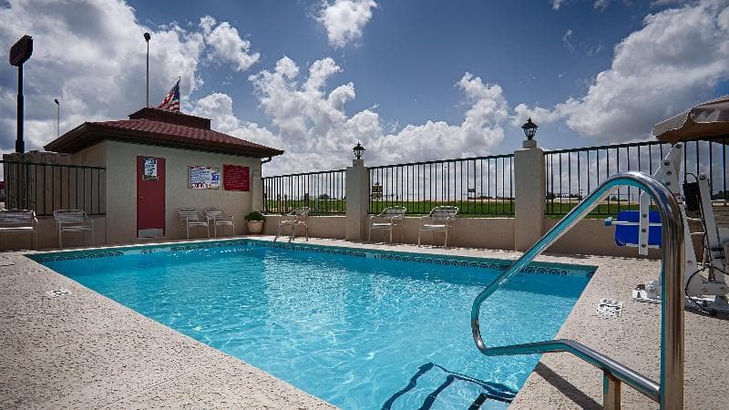 Quality Inn 4