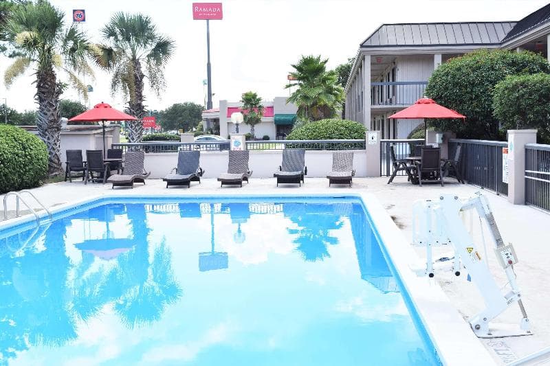 Ramada by Wyndham Savannah Gateway 5