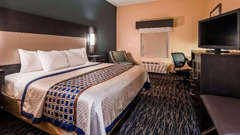 Best Western Bradbury Inn & Suites 3