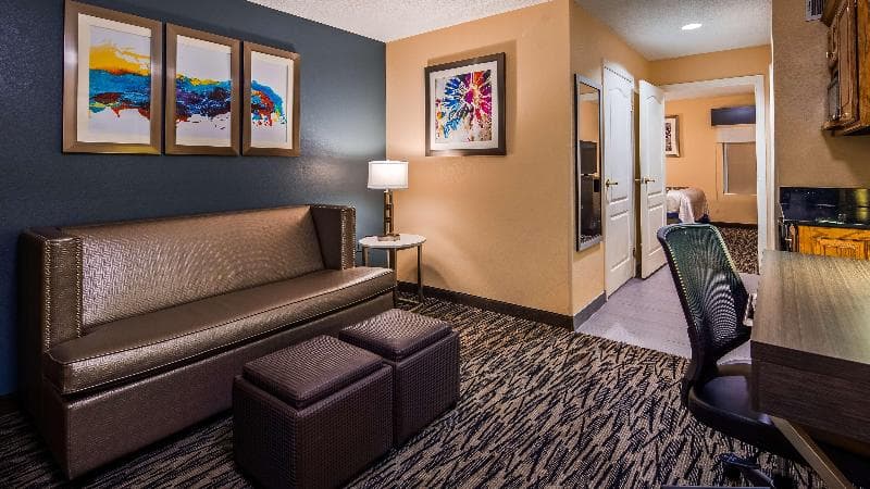 Best Western Bradbury Inn & Suites 4
