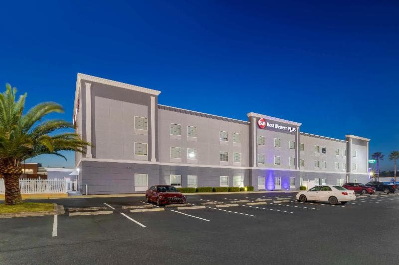 Best Western Plus Brunswick Inn & Suites 3