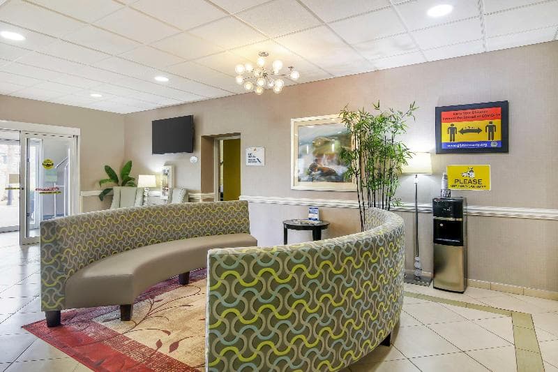 Best Western Plus Brunswick Inn & Suites 5