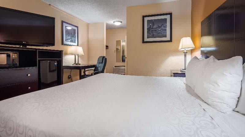 Days Inn by Wyndham St. Charles IL 4