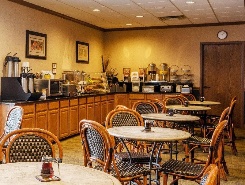 Red Roof Inn & Suites Dekalb 2