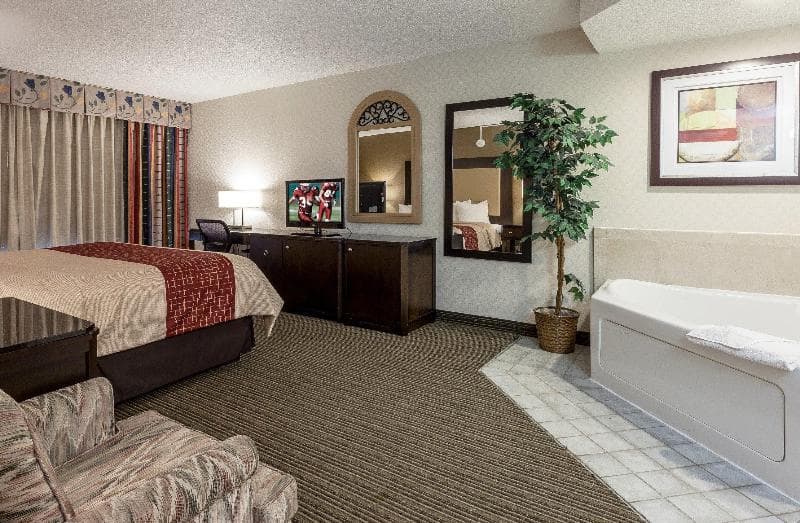 Red Roof Inn & Suites Dekalb 3