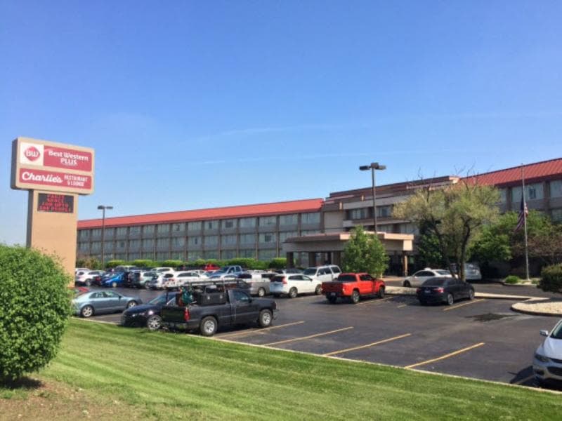 Best Western Plus Chicago Hillside 4