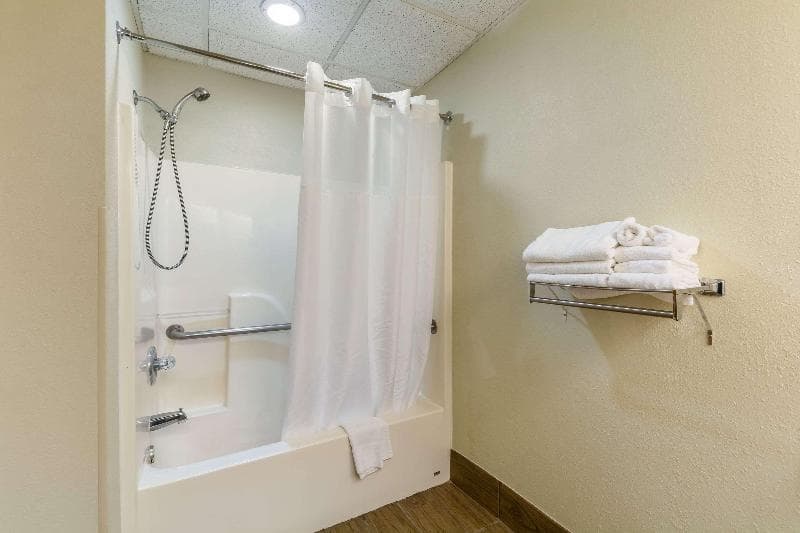 Quality Inn & Suites Southport 2