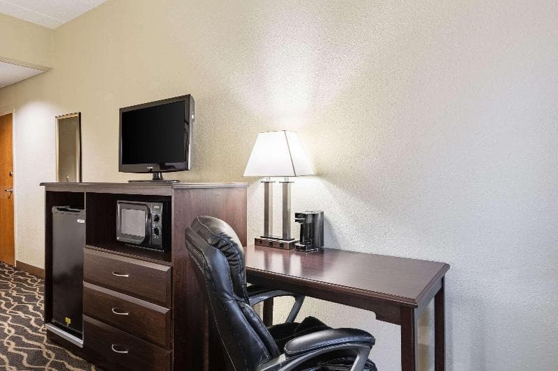 Quality Inn & Suites Southport 4