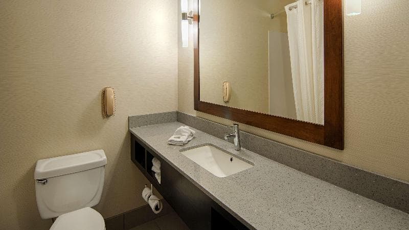 Best Western Inn & Suites 4