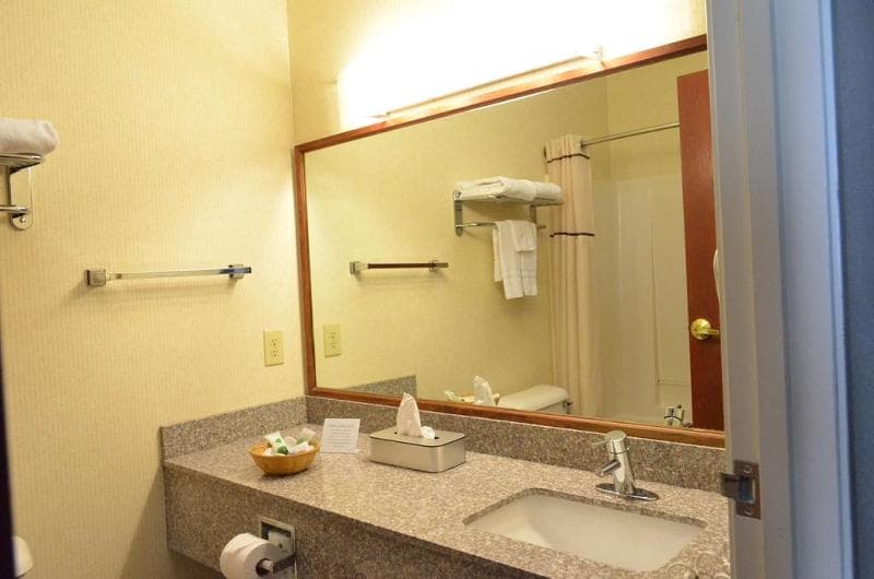 Best Western Airport Suites 4