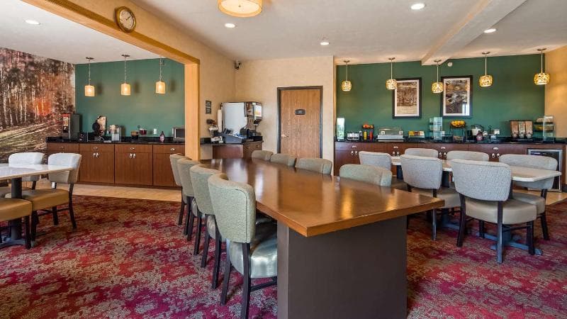 Best Western Plus Howe Inn 3