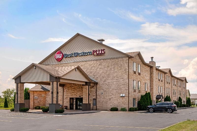 Best Western Plus Howe Inn 5