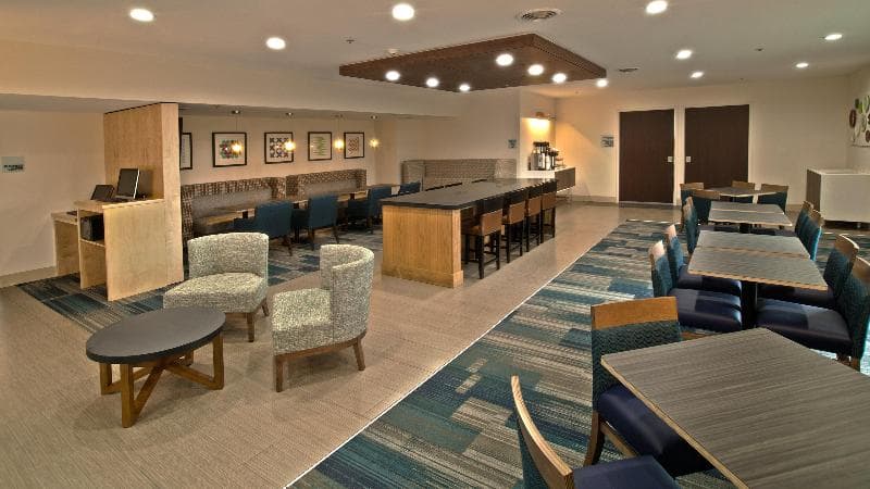 Holiday Inn Express And Suites Evansville North 2