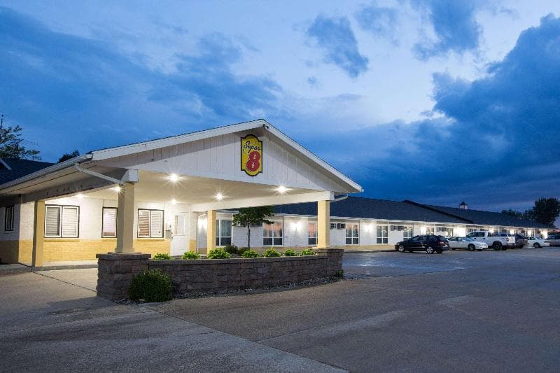 Super 8 by Wyndham Williams 5