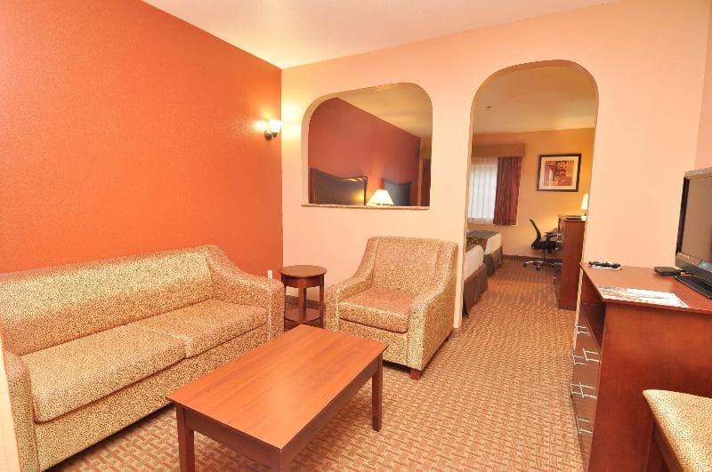 SureStay Plus by Best Western Topeka Northwest 5