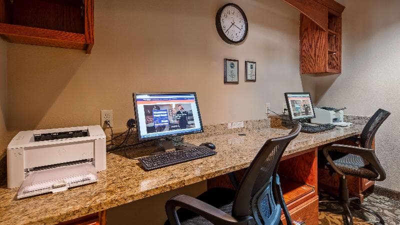 Best Western Plus Butterfield Inn photo 1