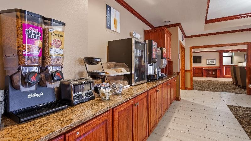 Best Western Plus Butterfield Inn 3