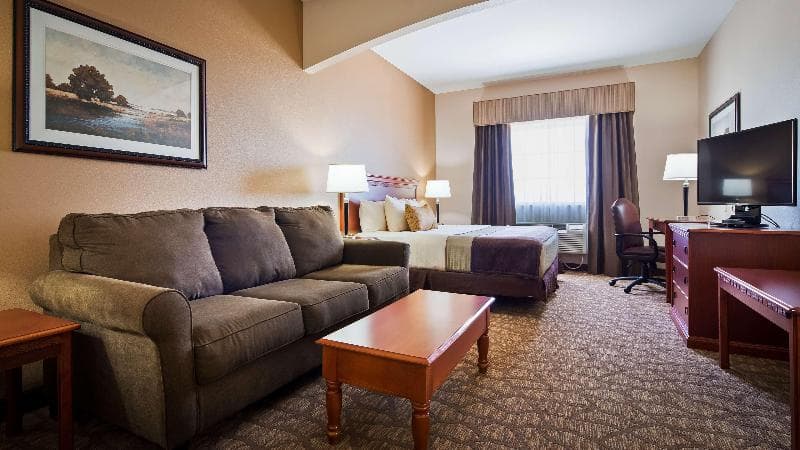 Best Western Plus Butterfield Inn 4