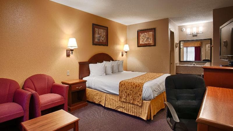 Best Western Delhi Inn 2
