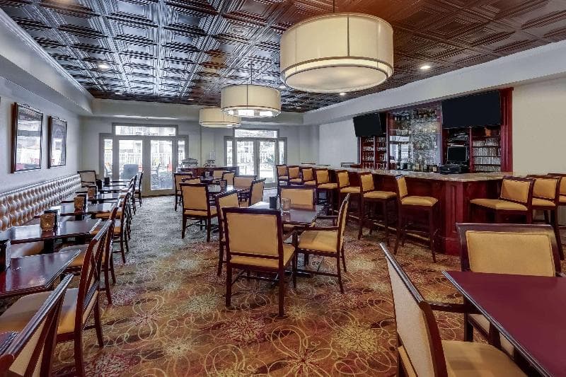Richmond Inn & Suites, Trademark Collection by Wyndham 2
