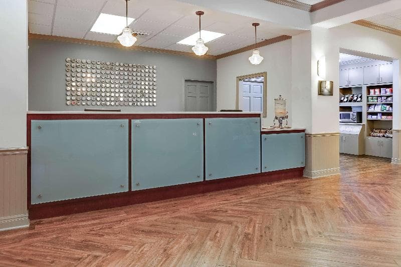 Richmond Inn & Suites, Trademark Collection by Wyndham 4