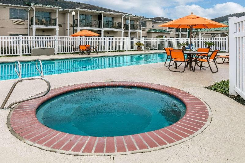 Richmond Inn & Suites, Trademark Collection by Wyndham 5